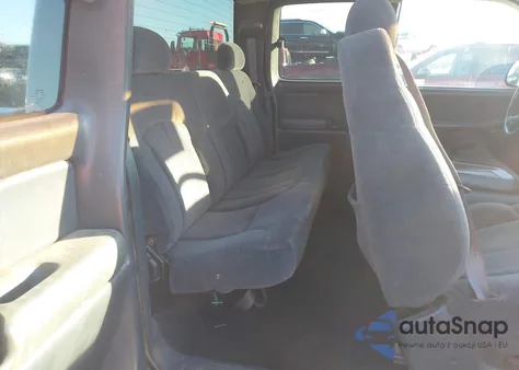 2000 Chevrolet Silverado 1500 Ls z USA, uszkodzony, nr VIN 2GCEC19T5Y1395258